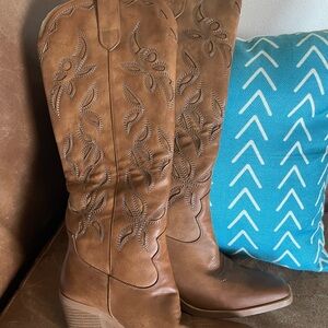 Women's Brown Embroidered Heeled Boots